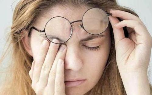 娱乐吃瓜酱做眼保健操,护眼又养生